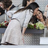 Sara Carbonero hablando con Patricia González en el Charity Day del Open de Madrid 2014