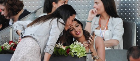 Sara Carbonero hablando con Patricia González en el Charity Day del Open de Madrid 2014