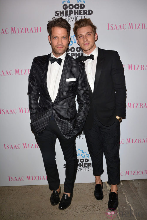 Nate Berkus y Jeremiah Brent en la fiesta de primavera de Good Shepherd 2014