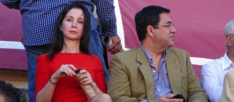 La juez Alaya y su marido ven torear a Enrique Ponce