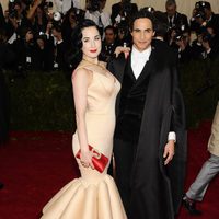 Dita Von Teese y Zac Posen en la Gala MET 2014