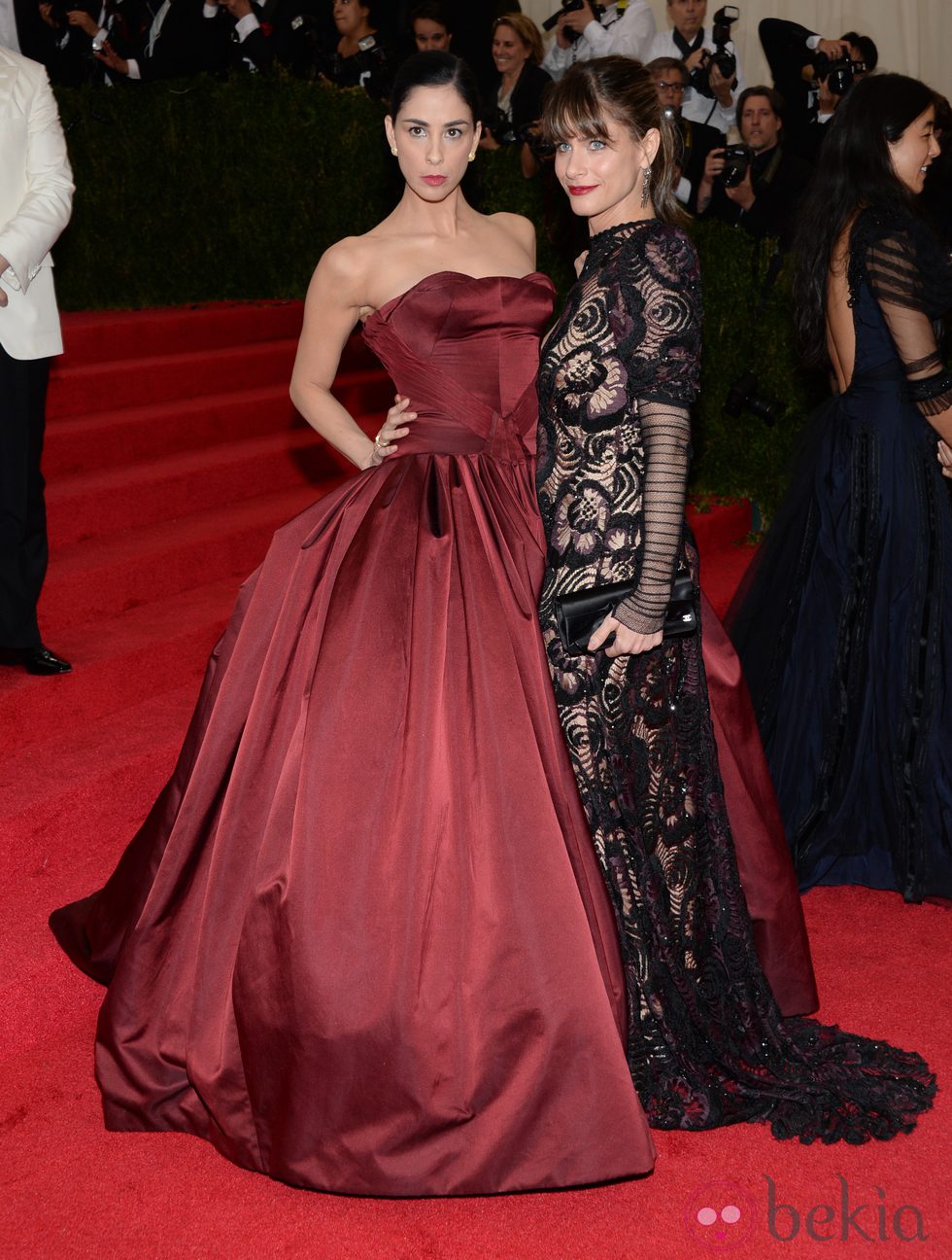 Sarah Silverman y Amanda Peet en la Gala MET 2014