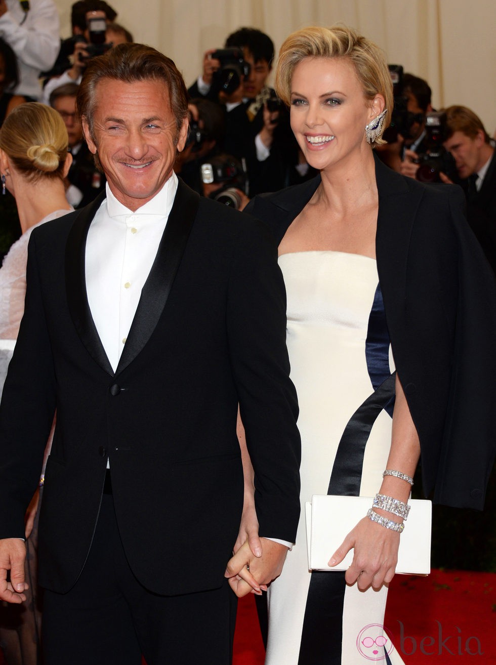 Sean Penn y Charlize Theron en la Gala MET 2014