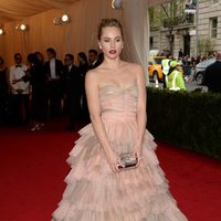 Suki Waterhouse en la Gala MET 2014