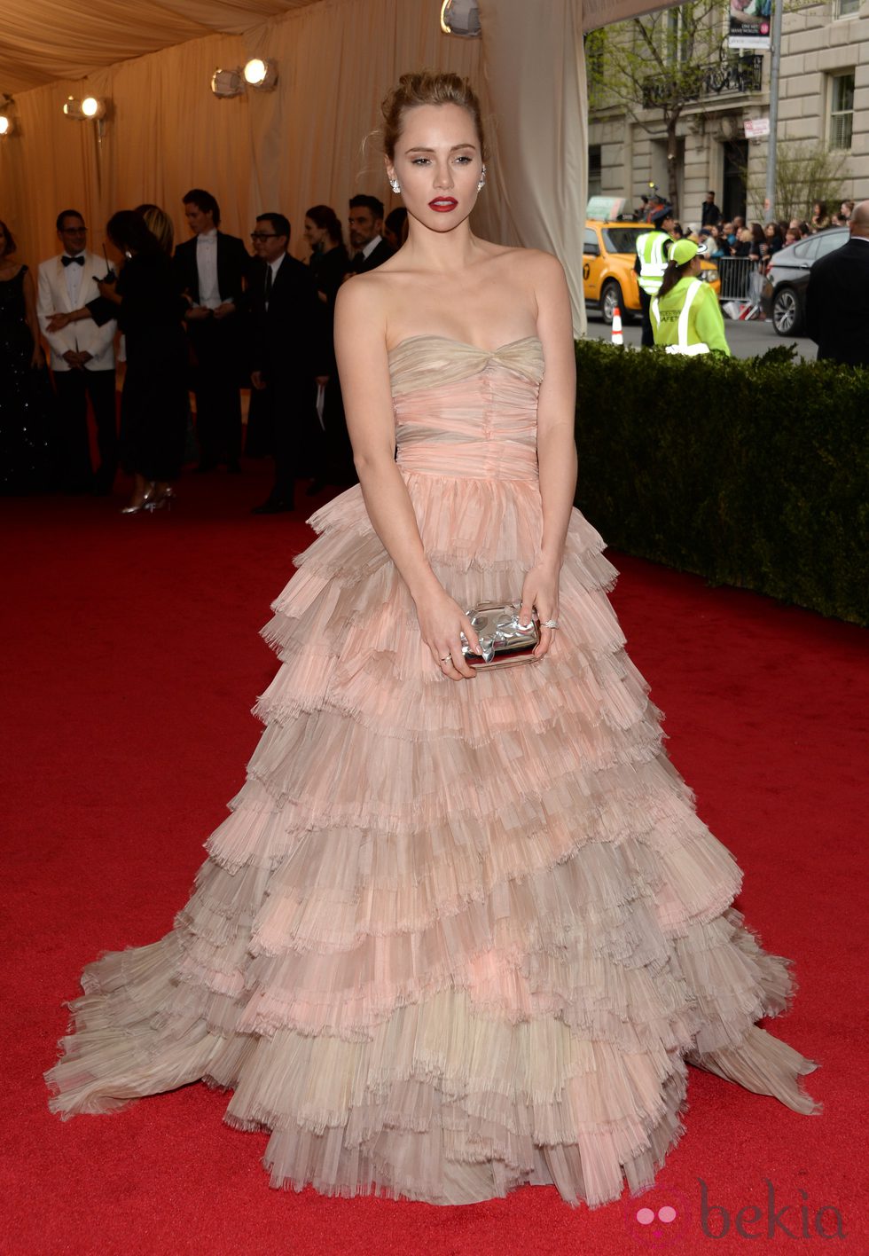 Suki Waterhouse en la Gala MET 2014