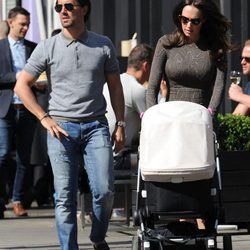 Tamara Ecclestone y Jay Rutland de paseo con su hija Sophia Rutland por Londres