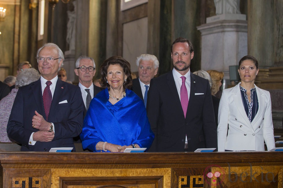 Los Reyes de Suecia, la Princesa Victoria y Haakon de Noruega en el Palacio Real de Estocolmo