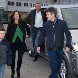 Federico y Mary de Dinamarca con su hijo Christian en el concierto de Justin Timberlake