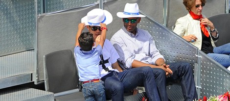 Cristiano Jr pone un sombrero a su padre Cristiano Ronaldo en el Madrid Open 2014