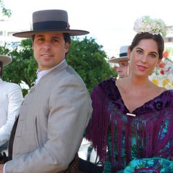 Fran Rivera y Lourdes Montes a caballo en la Feria de Sevilla 2014