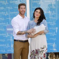 Sergio Ramos y Pilar Rubio presentan a su hijo Sergio