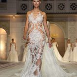 Karolina Kurkova desfila para Pronovias durante la Barcelona Bridal Week 2014