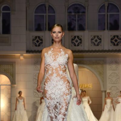 Desfile de Pronovias durante la Barcelona Bridal Week 2014