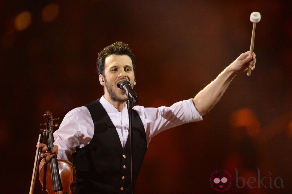 Sebalter durante su actuación en el Festival de Eurovisión 2014