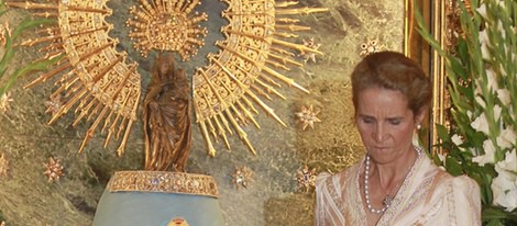 La Infanta Elena junto a la Virgen del Pilar en un viaje a Zaragoza