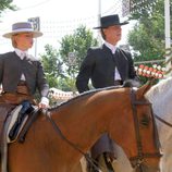 Cayetano Martínez de Irujo con su hijo Luis en la Feria de Sevilla 2014