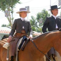 Cayetano Martínez de Irujo con su hijo Luis en la Feria de Sevilla 2014