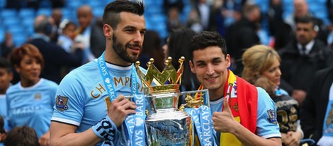 Álvaro Negredo y Jesús Navas celebrando la Premier League conseguida con el City