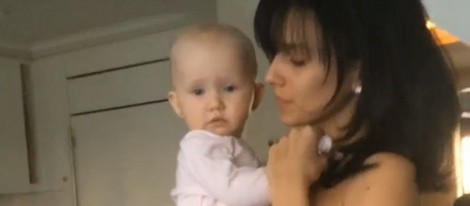 Hilaria Thiomas baila con si hija Carmen Gabriela