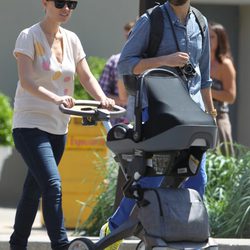 Olivia Wilde celebra su primer Día de la Madre paseando con Jason Sudeikis y su hijo Otis