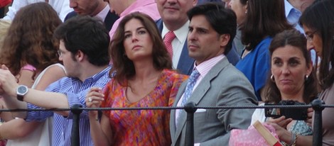 Fran Rivera y Lourdes Montes viendo los toros en la Feria de Sevilla 2014