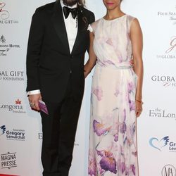 Zoe Saldaña y Marco Perego en la Global Gift Gala 2014 de París