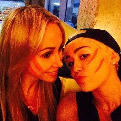 Miley Cyrus celebra el cumpleaños de su madre Tish