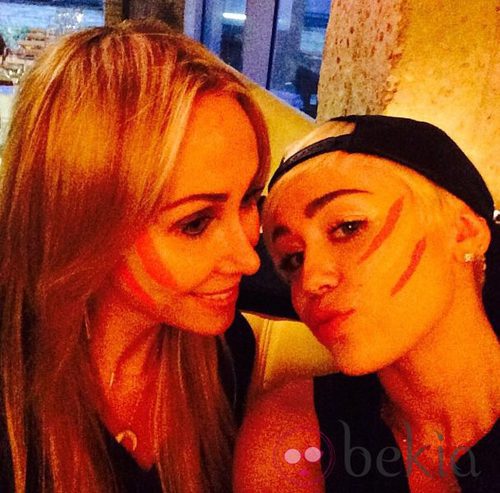 Miley Cyrus celebra el cumpleaños de su madre Tish