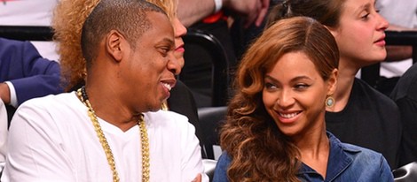 Jay-Z y Byeoncé en un partido de baloncesto