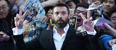 Hugh Jackman con fans en la premiere de Pekín de 'X-Men: días del futuro pasado'