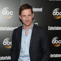 Barry Sloane en los Upfronts de la ABC 2014