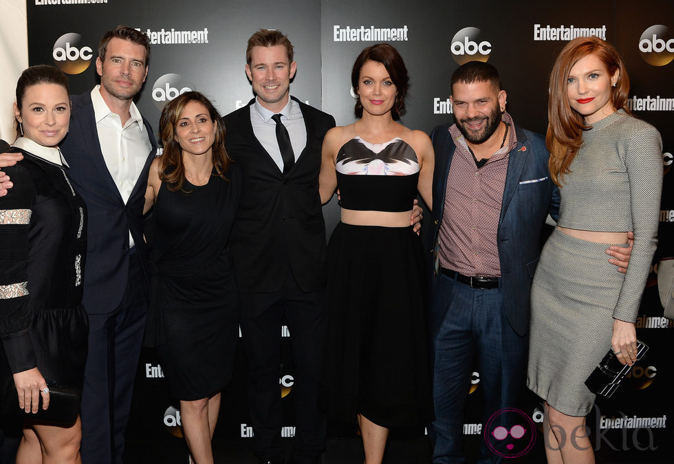 Katie Lowes, Scott Foley,Guillermo Diaz y el resto de 'Scandal' en los Upfronts de la ABC 2014