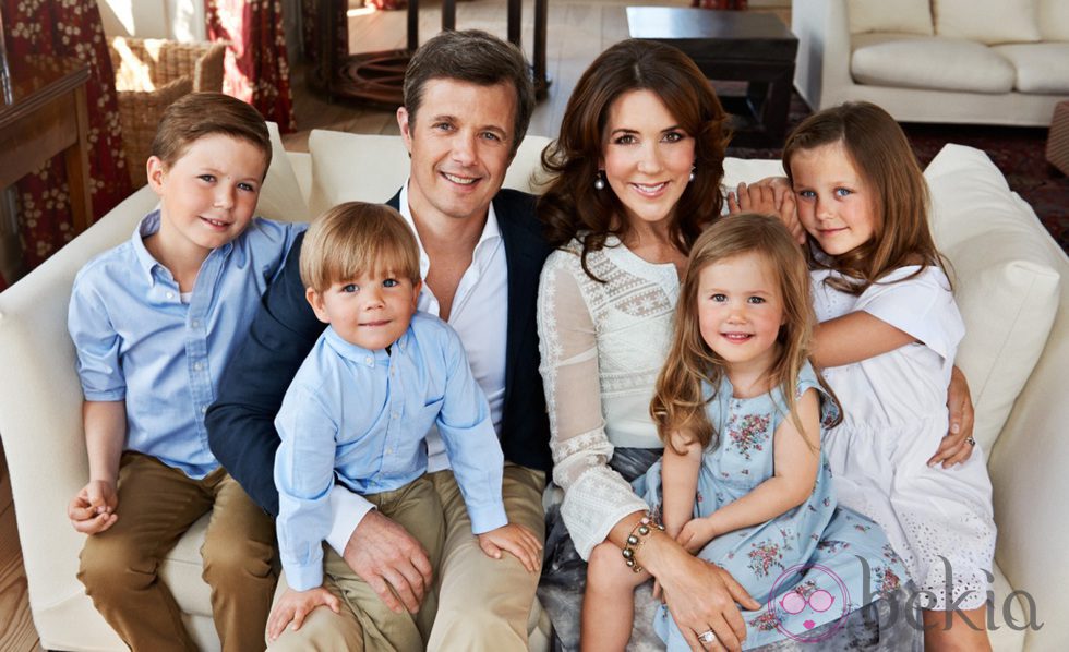 Federico y Mary con sus cuatro hijos en un posado por su décimo aniversario de boda