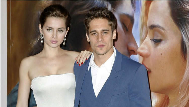 Ana de Armas y Martín Rivas en el estreno de 'Por un puñado de besos' en Madrid