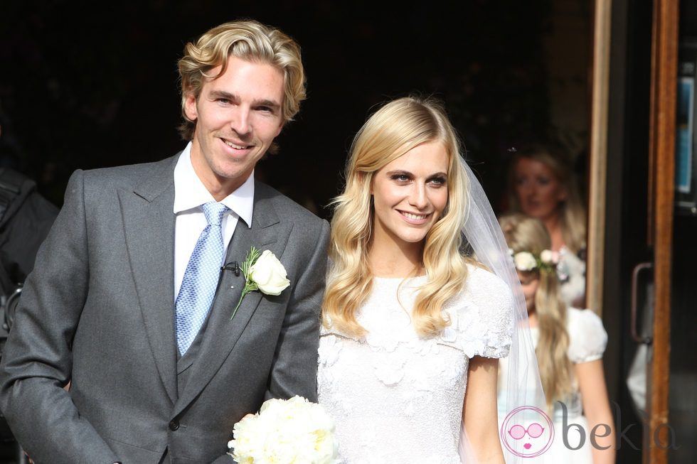 James Cook y Poppy Delevingne en su boda en Londres