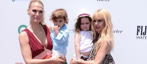 Molly Sims y Rachel Zoe con sus hijos en la fiesta contra el cáncer de ovario en Los Angeles