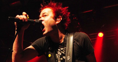 Deryck Whibley durante un concierto en Berlín