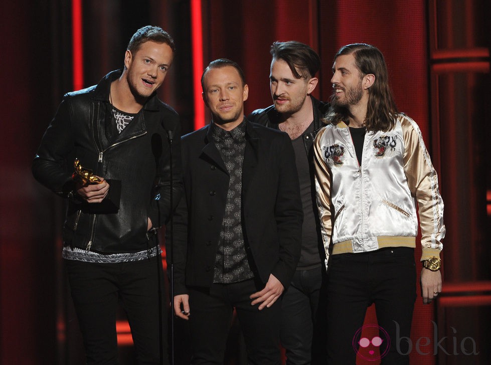 Dan Reynolds y el resto de Imagine Dragons en los Billboard Music Awards 2014