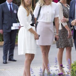 Beatriz de York y Holly Branson en el Chelsea Flower Show 2014