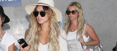 Ashley Tisdale y Vanessa Hudgens llegan a Los Angeles