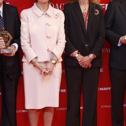 La Reina Sofía y la Infanta Elena en los Premios Sociales 2013 de la Fundación Mapfre