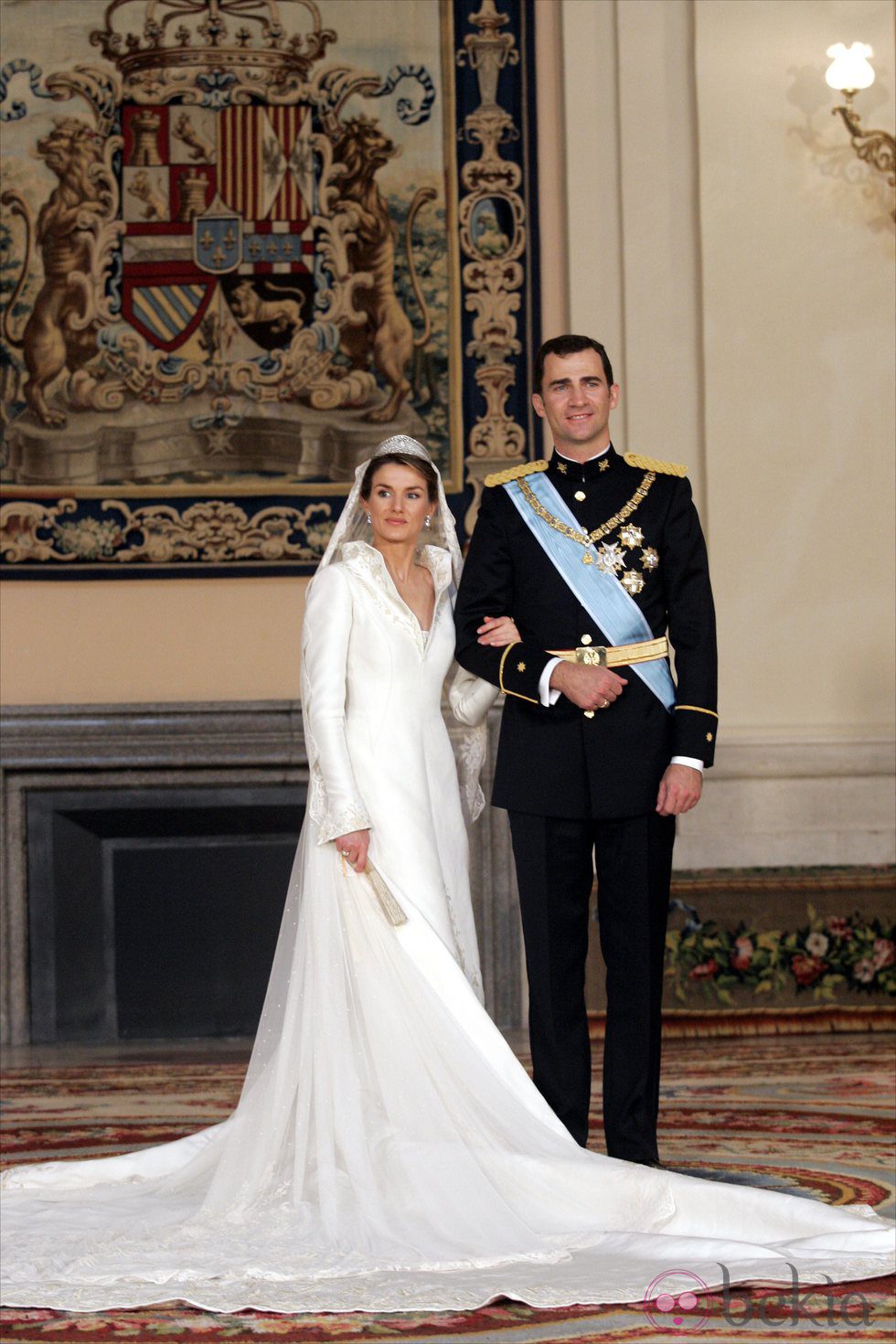 Foto oficial de los Príncipes Felipe y Letizia el día de su boda