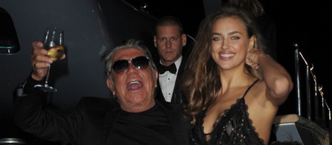 Roberto Cavalli con Irina Shayk en una fiesta en su yate en Cannes 2014