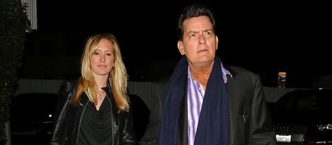 Charlie Sheen y Brett Rossi celebran su cumpleaños