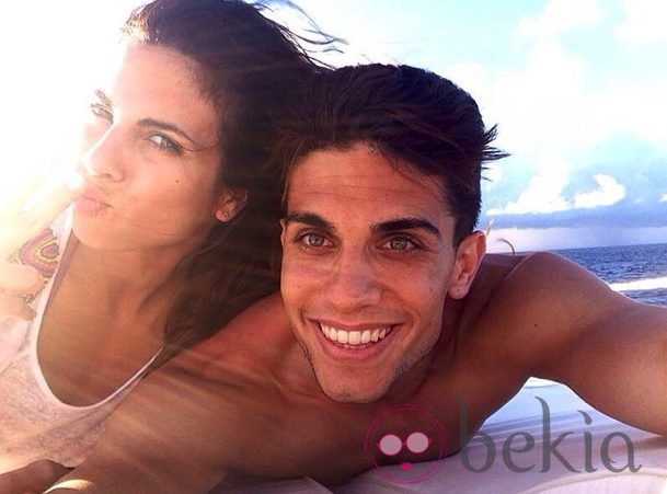 Melissa Jiménez y Marc Bartra de vacaciones en el mar