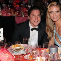 Heidi Klum y Vito Schnabel en la gala amfAR del Festival de Cannes 2014