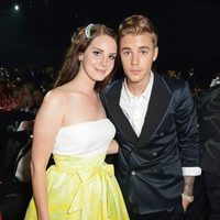 Lana del Rey y Justin Bieber en la gala amfAR del Festival de Cannes 2014