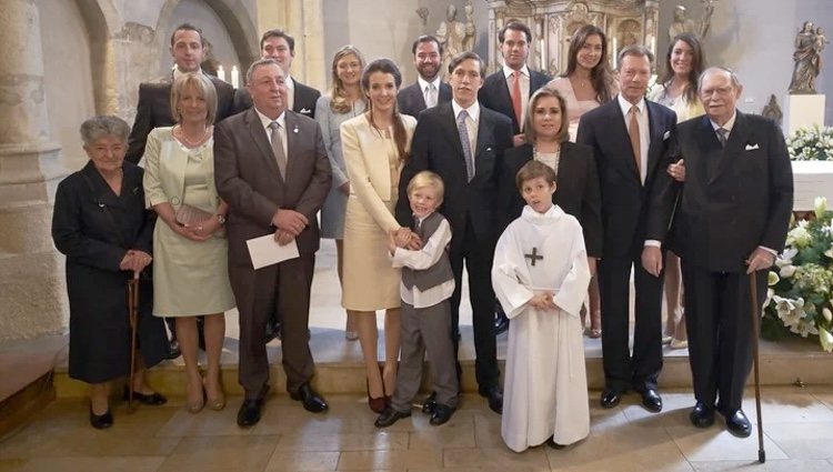 La Familia Ducal de Luxemburgo en la Primera Comunión del Príncipe Gabriel