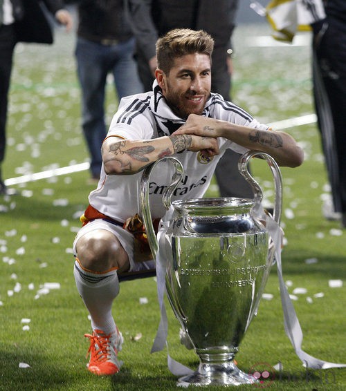 Sergio Ramos celebrando la décima Champions del Real Madrid