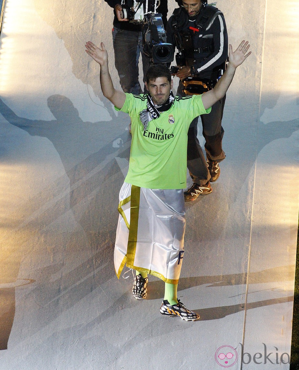 Iker Casillas celebrando la décima Champions del Real Madrid en el Bernabéu